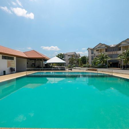 Seri Bayu Resort Hotel Sungai Pelek Buitenkant foto