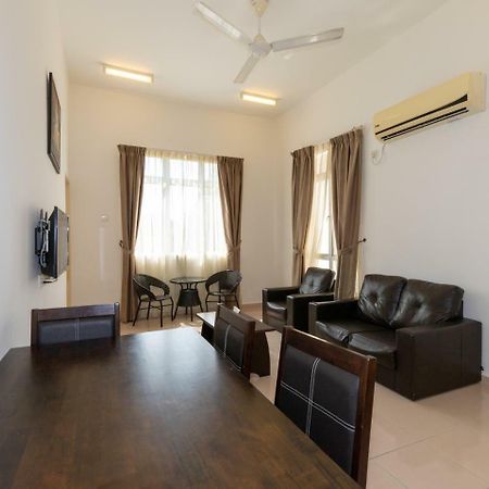 Seri Bayu Resort Hotel Sungai Pelek Buitenkant foto