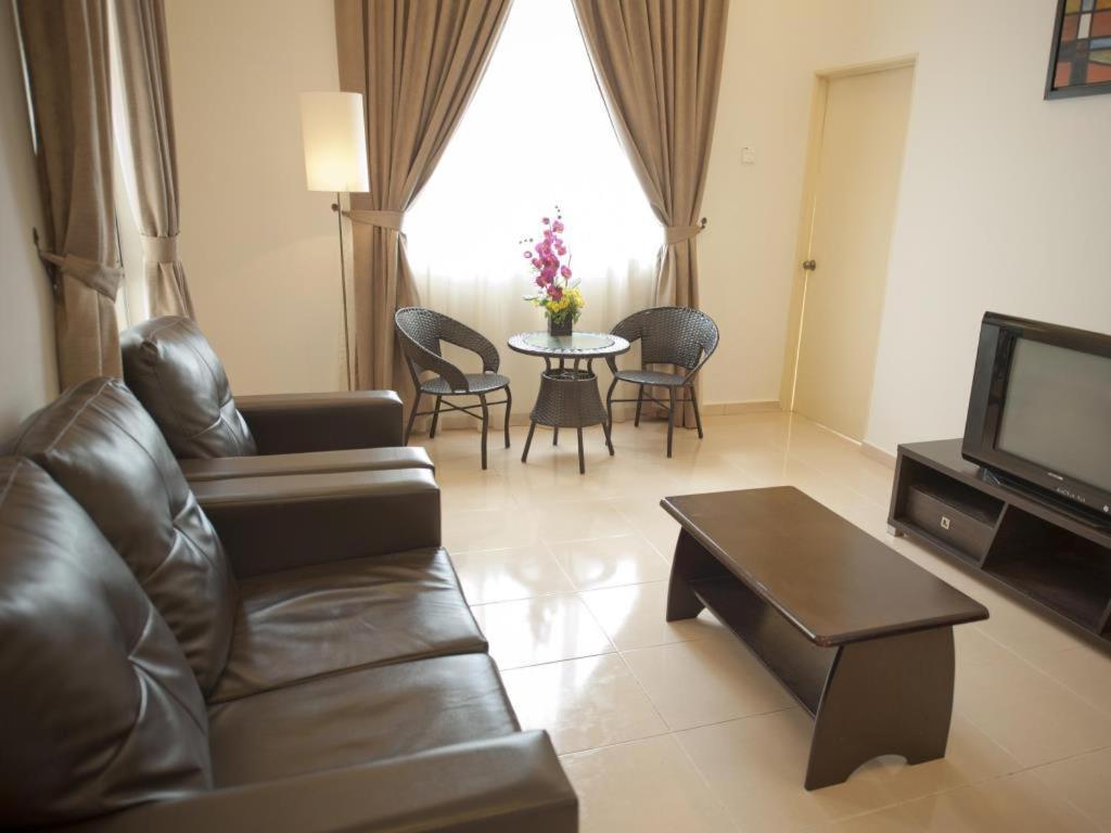 Seri Bayu Resort Hotel Sungai Pelek Buitenkant foto