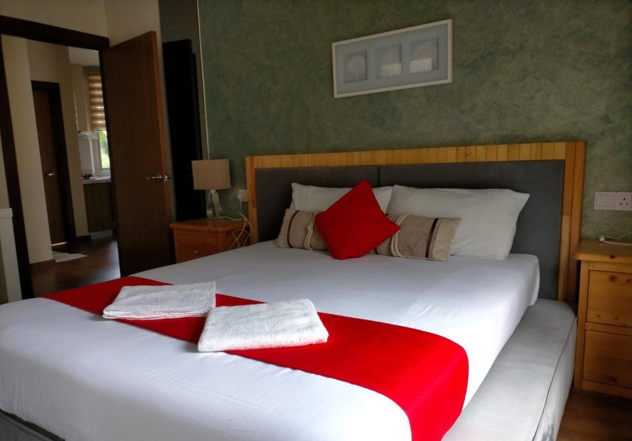 Seri Bayu Resort Hotel Sungai Pelek Buitenkant foto