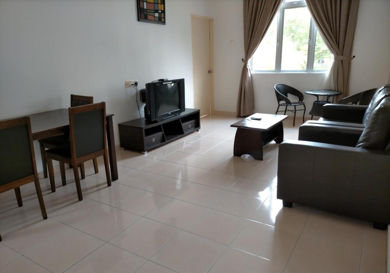 Seri Bayu Resort Hotel Sungai Pelek Buitenkant foto
