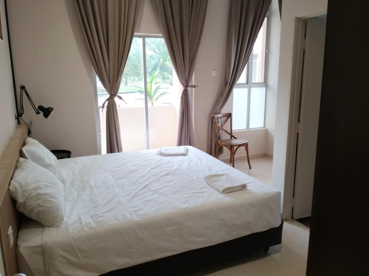 Seri Bayu Resort Hotel Sungai Pelek Buitenkant foto