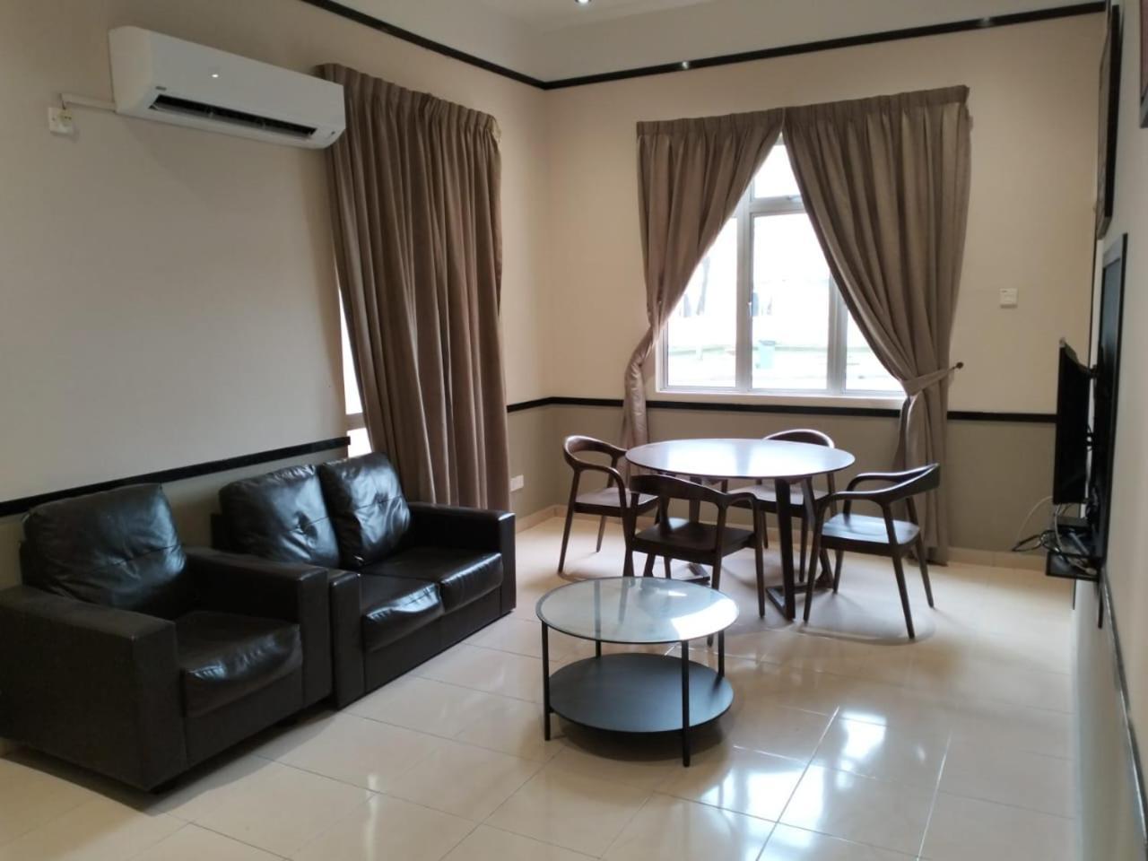 Seri Bayu Resort Hotel Sungai Pelek Buitenkant foto