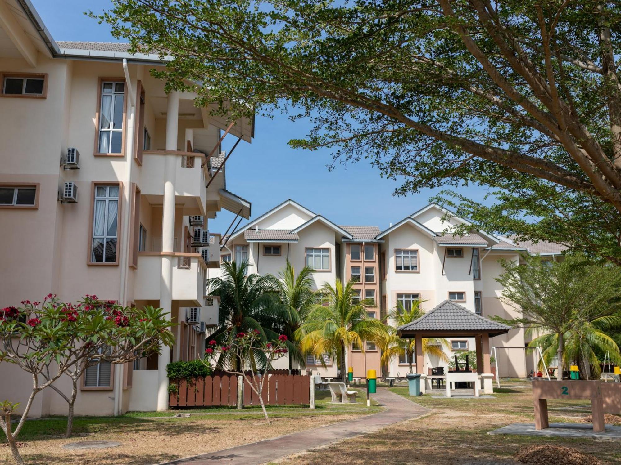 Seri Bayu Resort Hotel Sungai Pelek Buitenkant foto