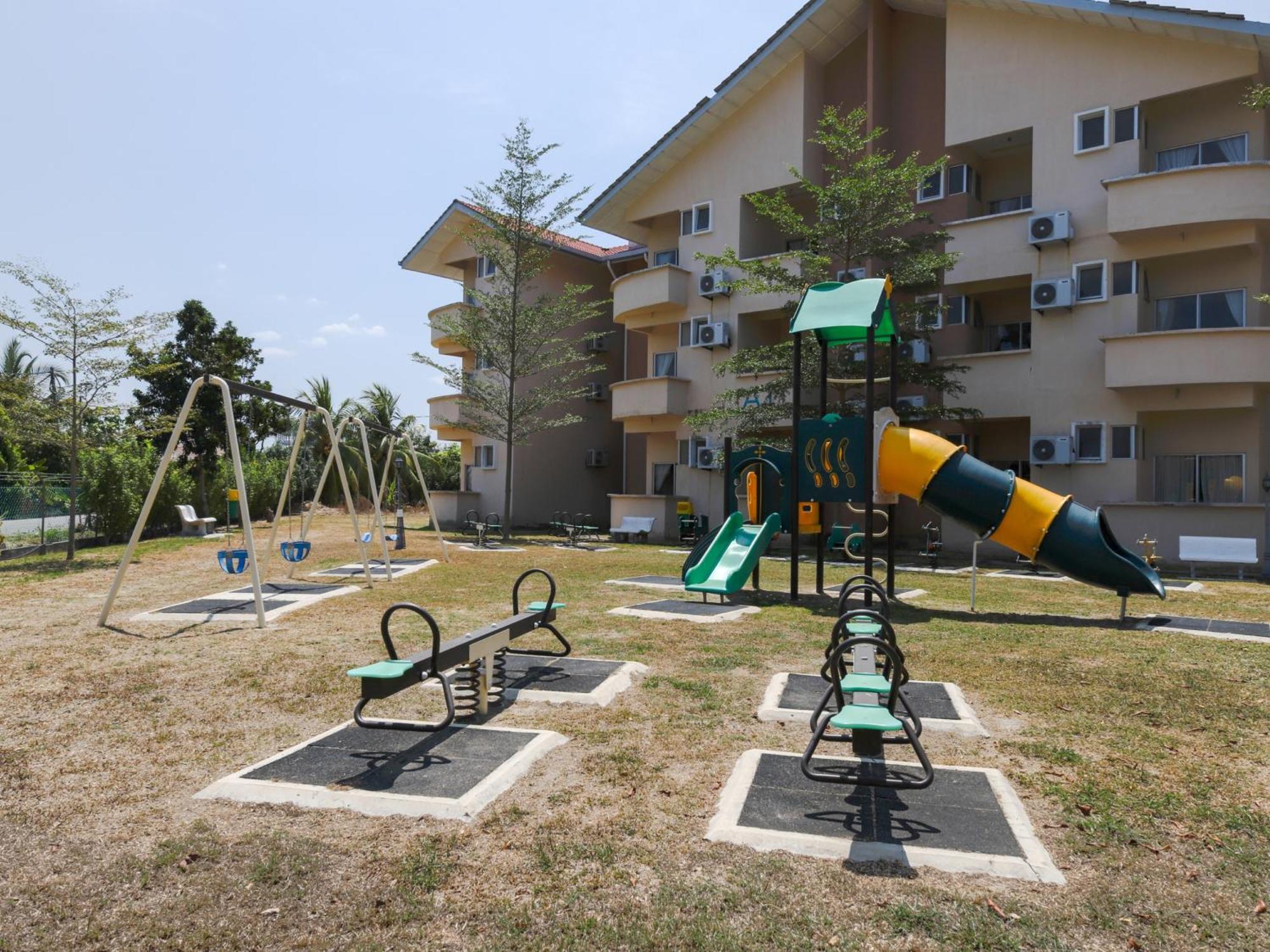 Seri Bayu Resort Hotel Sungai Pelek Buitenkant foto