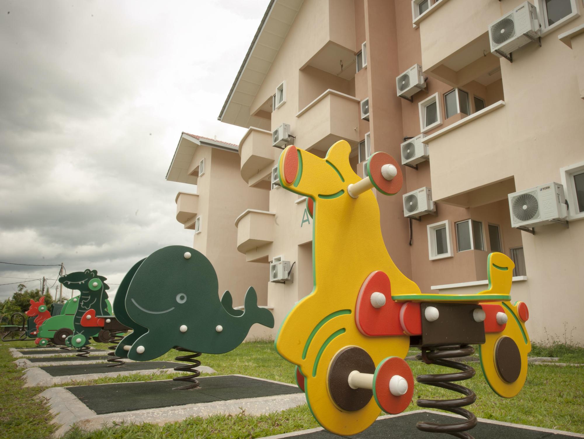 Seri Bayu Resort Hotel Sungai Pelek Buitenkant foto