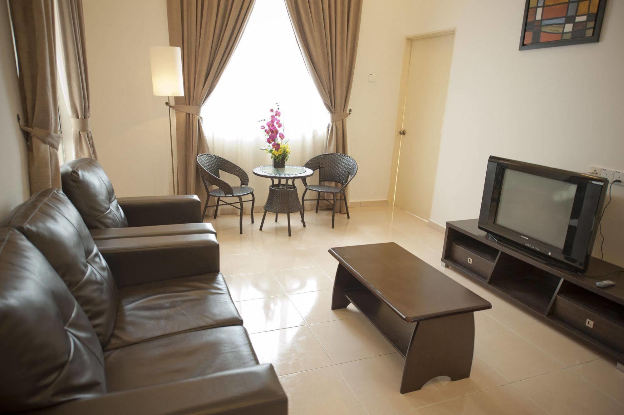 Seri Bayu Resort Hotel Sungai Pelek Buitenkant foto