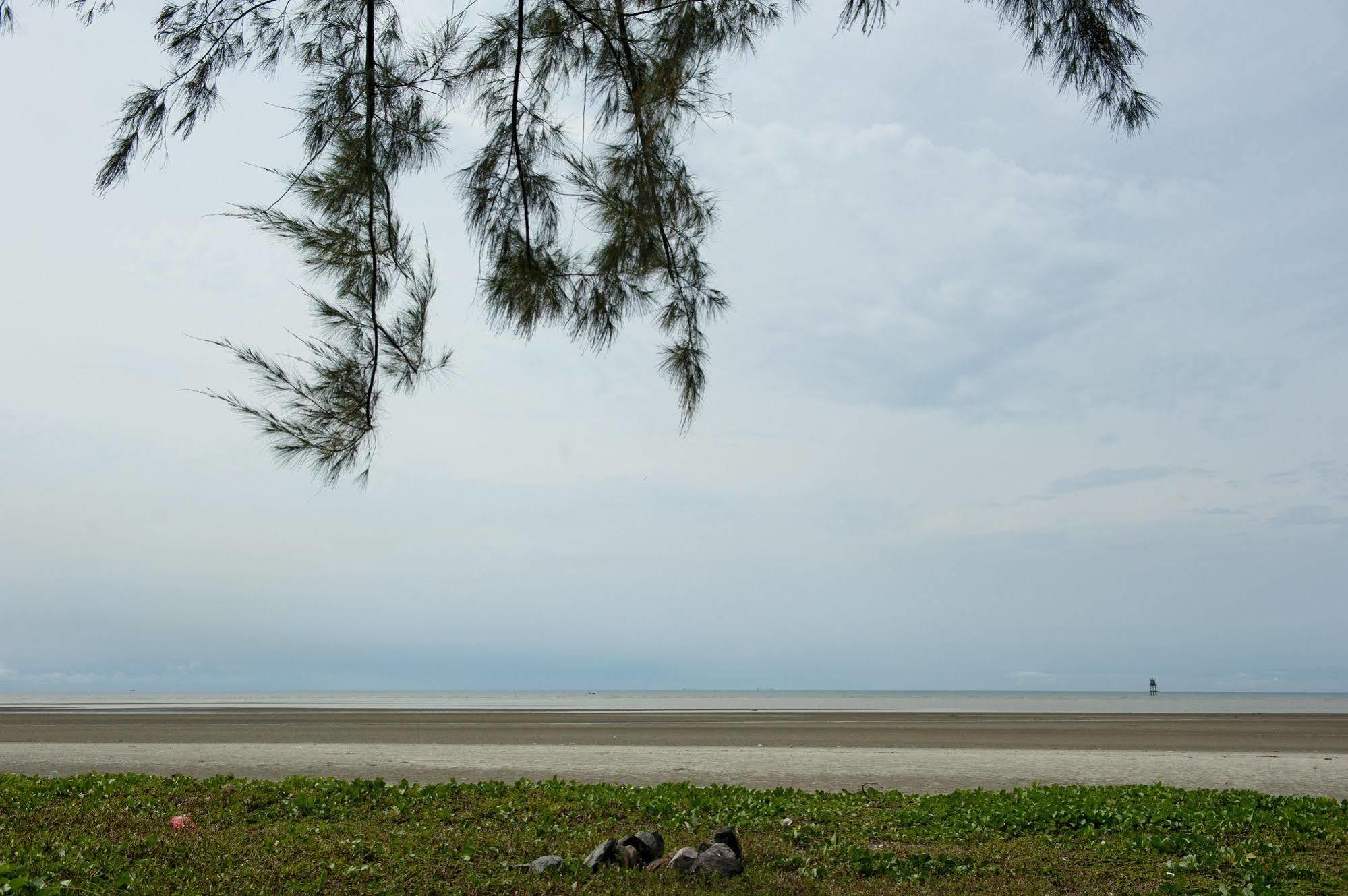 Seri Bayu Resort Hotel Sungai Pelek Buitenkant foto
