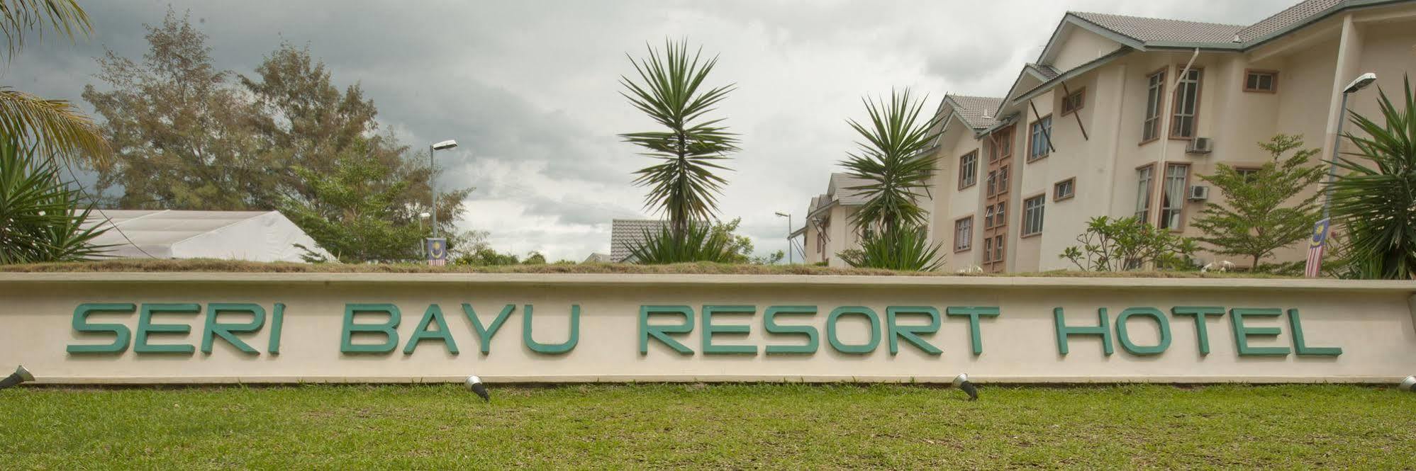 Seri Bayu Resort Hotel Sungai Pelek Buitenkant foto