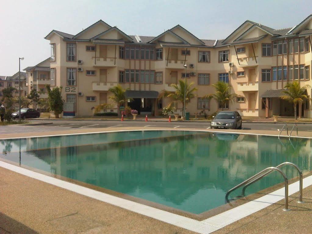 Seri Bayu Resort Hotel Sungai Pelek Buitenkant foto