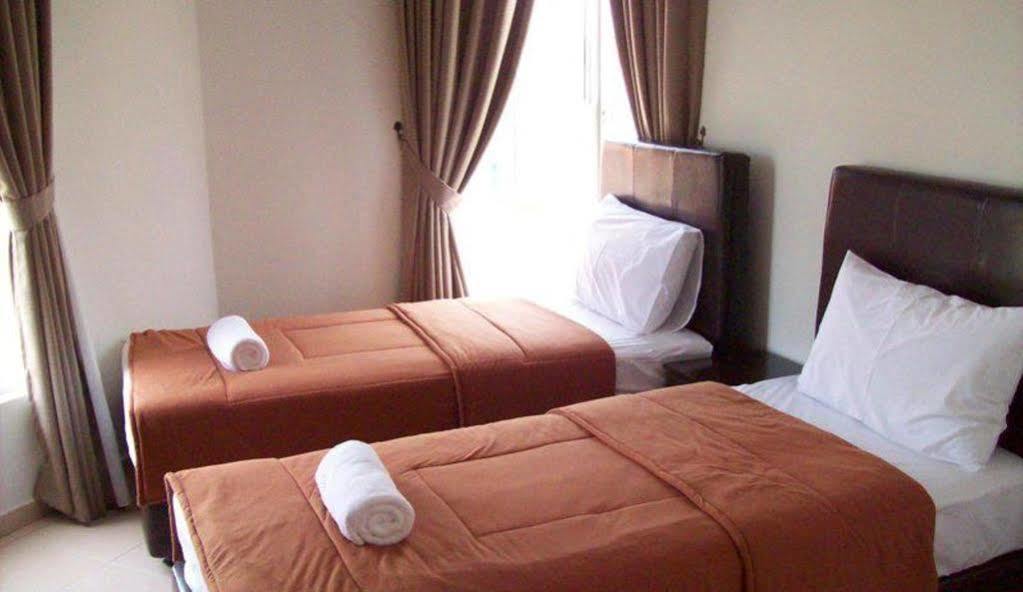Seri Bayu Resort Hotel Sungai Pelek Buitenkant foto