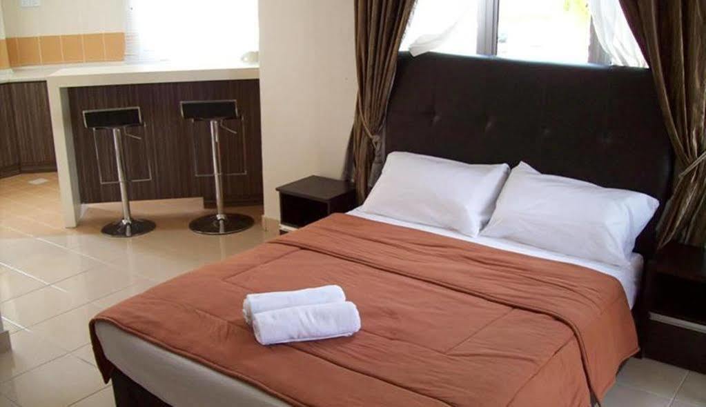 Seri Bayu Resort Hotel Sungai Pelek Buitenkant foto