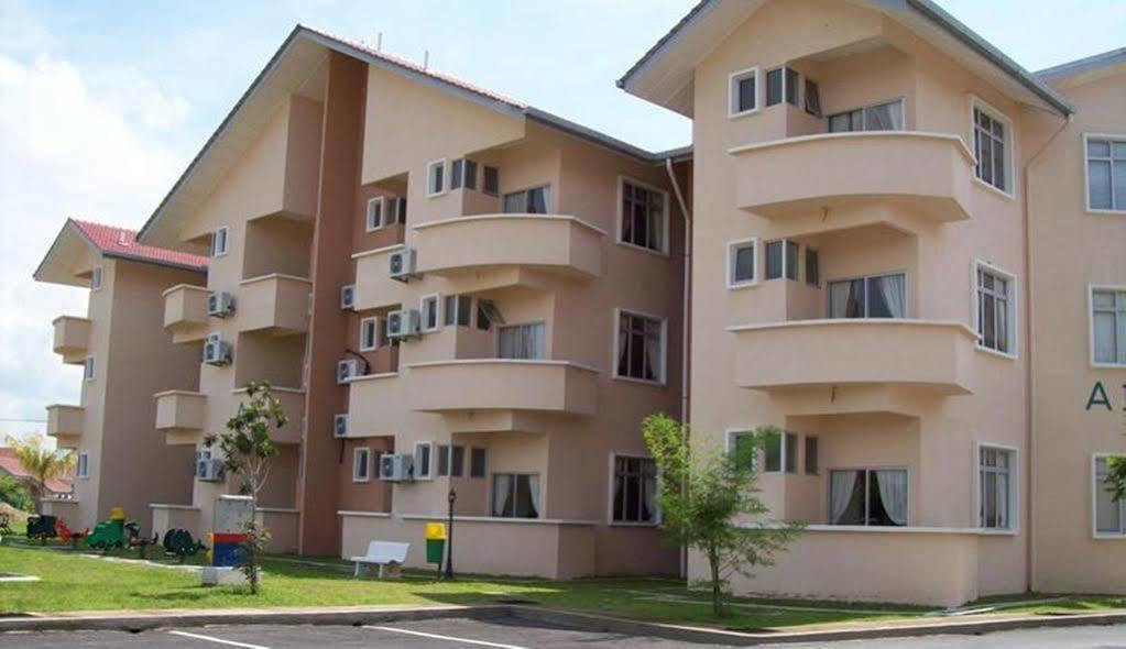 Seri Bayu Resort Hotel Sungai Pelek Buitenkant foto