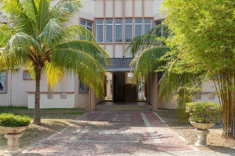 Seri Bayu Resort Hotel Sungai Pelek Buitenkant foto