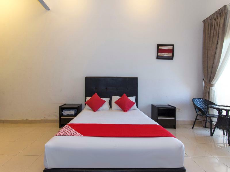 Seri Bayu Resort Hotel Sungai Pelek Buitenkant foto